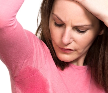 woman have under arm sweating